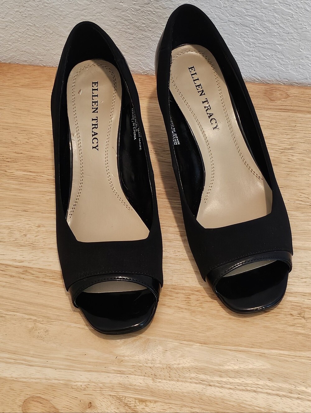 Ellen Tracy ET Pacer Black Peep Toe Wedge Heels Size 7.5M GUC